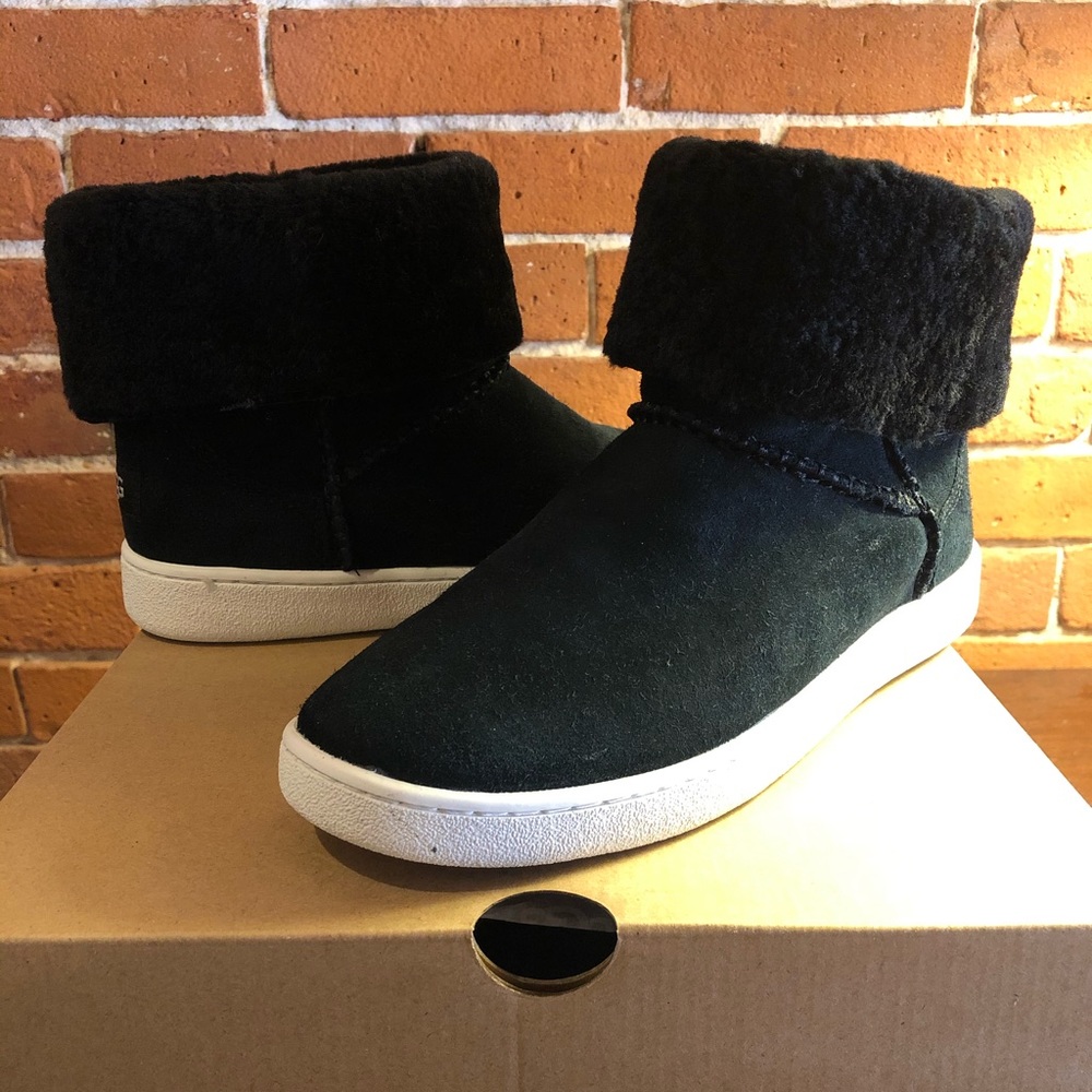 UGG Women's Mika Classic Sneaker